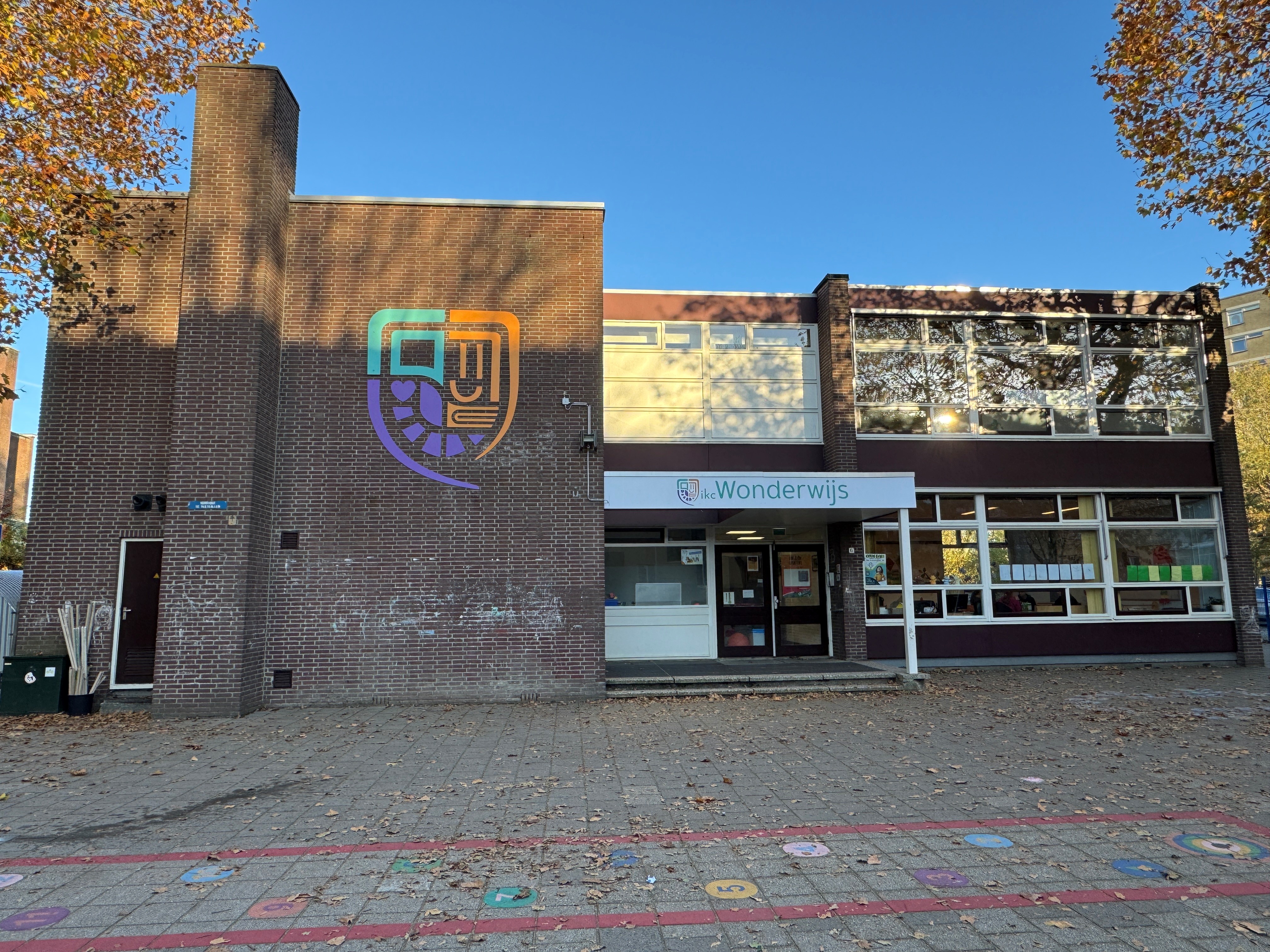 11 2025 voorkant schoolgebouw